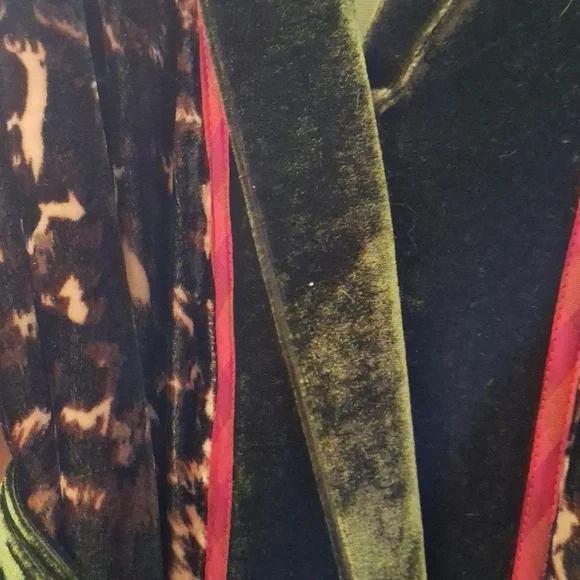 Goody Goody California ladies robe size L. - Picture 5 of 10